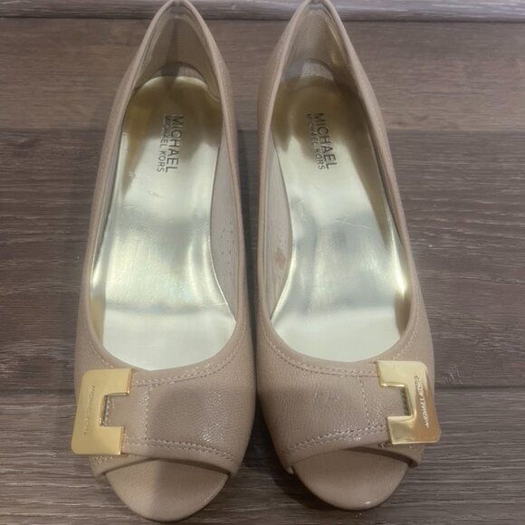 Michael Kors Beverly Demi-Wedge Leather Peep Toe Shoe Womens Sz 8, Nude, Gold - Picture 2 of 13